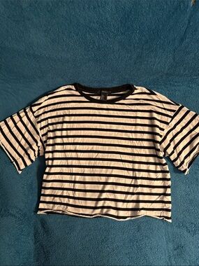 Forever 21 Black & White Striped Short Sleeve Cropped Tee